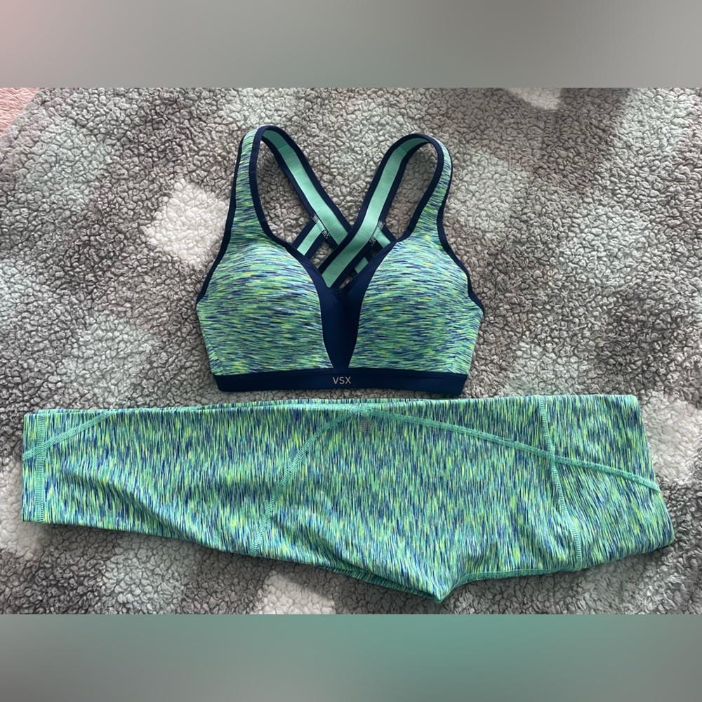 VSX by Victoria’s Secret Sport Bra and Capri Tight, 32C and XS